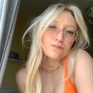 Meet your Posher, Emilie